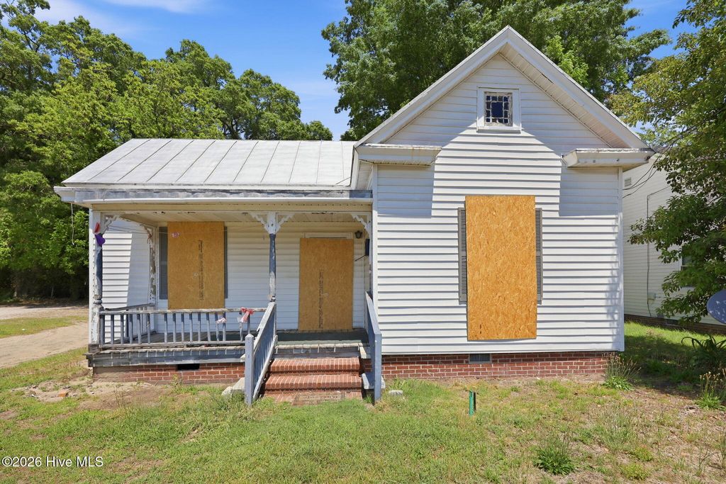 Photo of 206 E Vernon Avenue, Kinston, NC 28501 (MLS # 100571744)