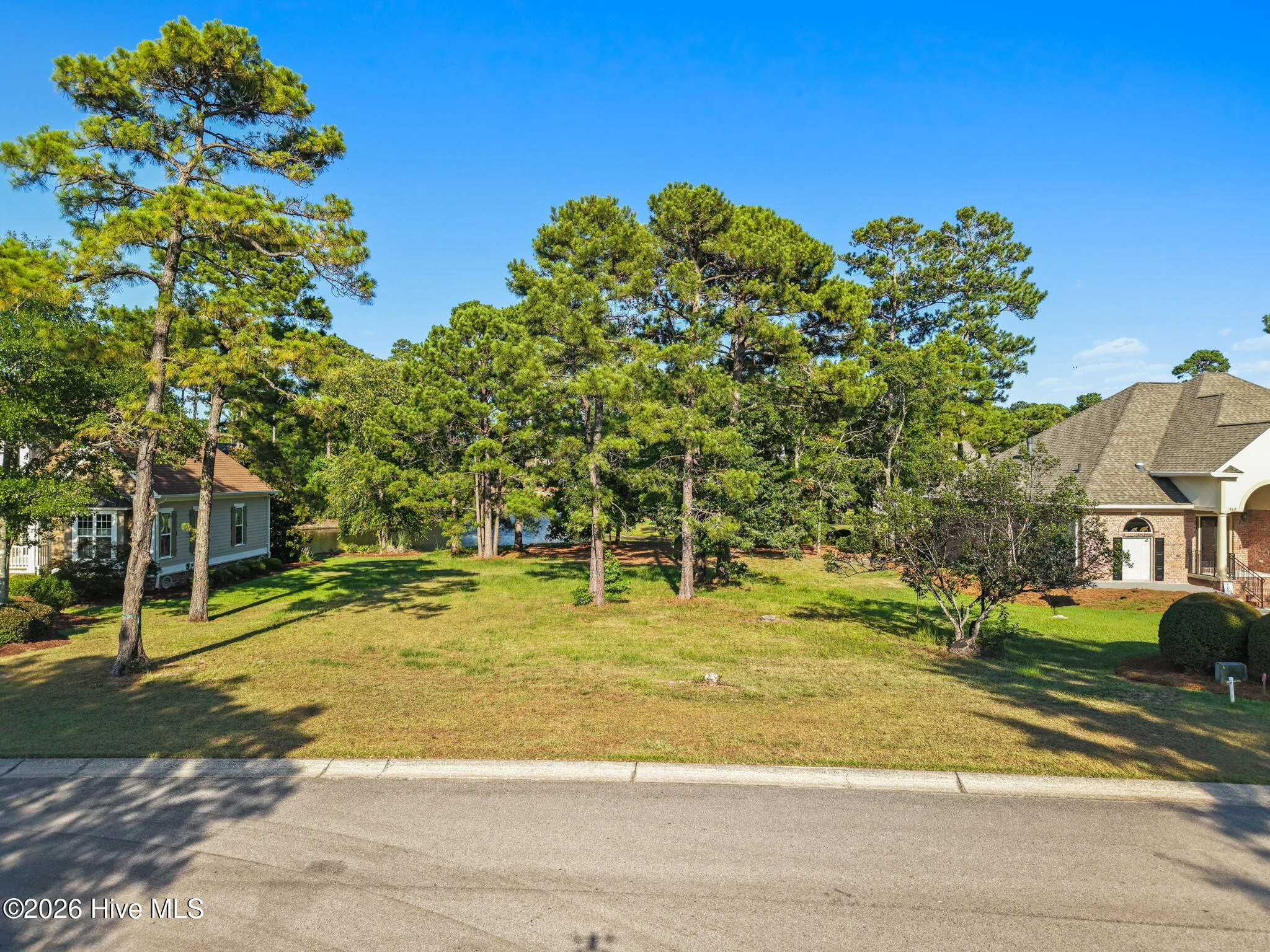 565 Gladstone Circle SW