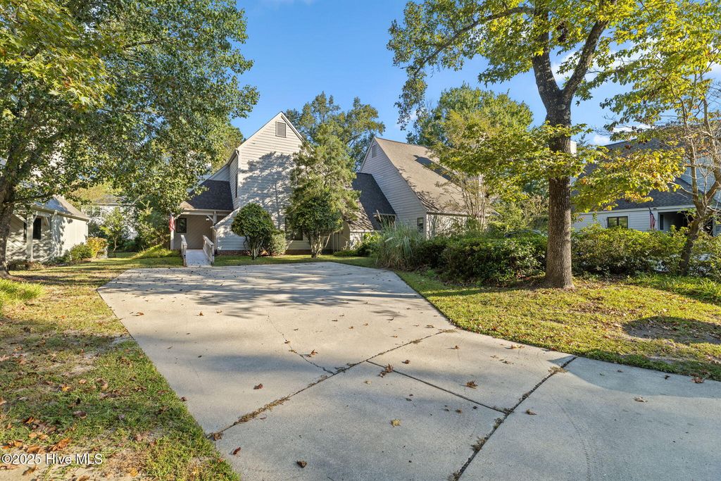 Photo of 305 Saint Annes Moor Ct, Wilmington, NC 28412 (MLS # 100535092)