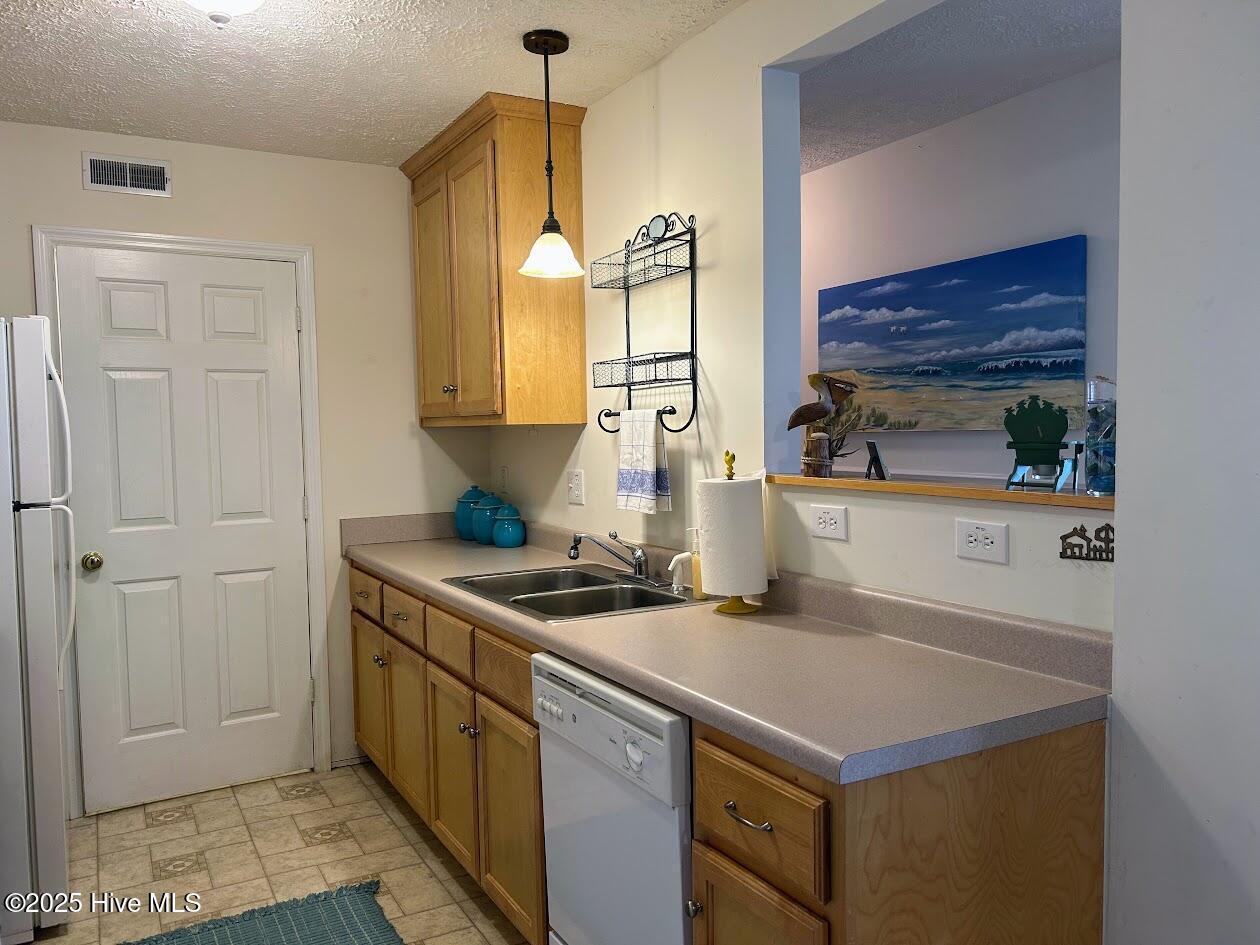 Carolina Beach, North Carolina 28428, United States, 2 Bedrooms Bedrooms, ,2 BathroomsBathrooms,Residential,Active,255836