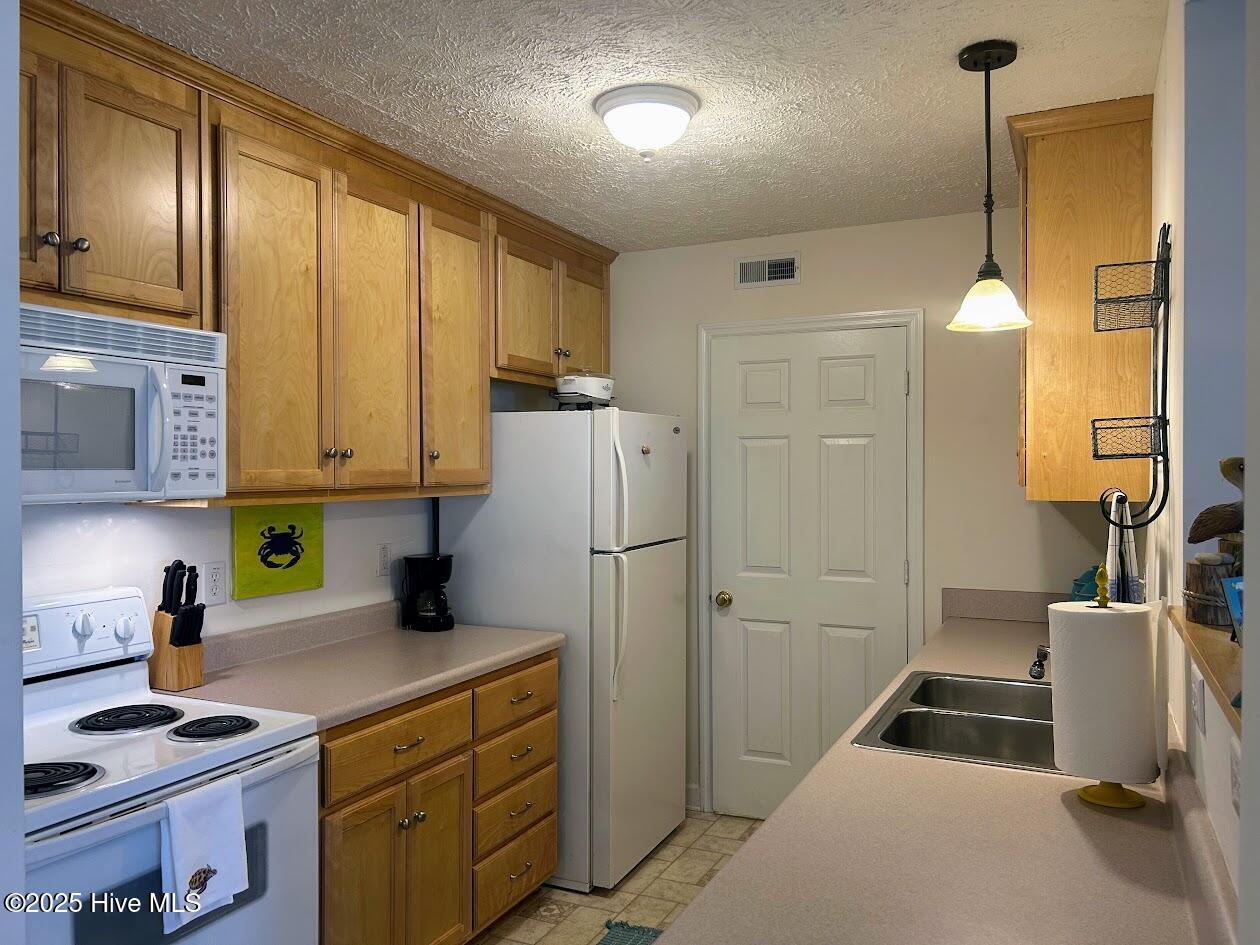 Carolina Beach, North Carolina 28428, United States, 2 Bedrooms Bedrooms, ,2 BathroomsBathrooms,Residential,Active,255836