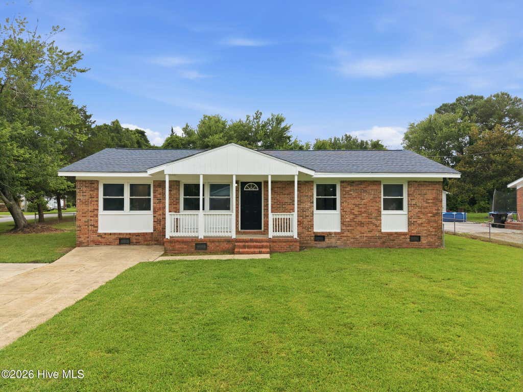 Photo of 1 Berkshire Drive, Jacksonville, NC 28546 (MLS # 100591174)