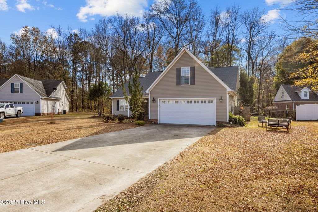 Photo of 108 Shady Side Lane, New Bern, NC 28562 (MLS # 100545142)