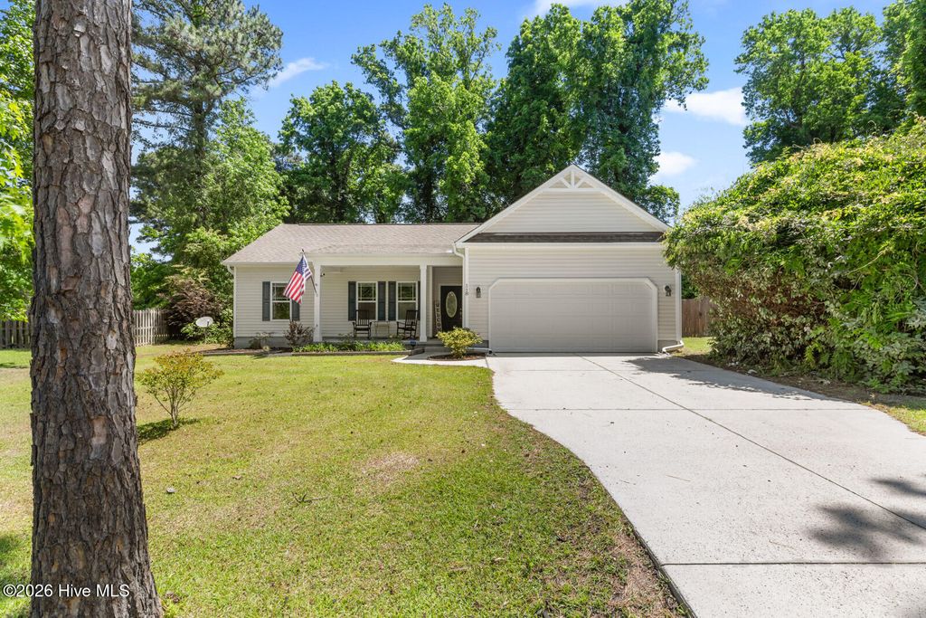Photo of 118 Bayside Drive, Sneads Ferry, NC 28460 (MLS # 100571773)