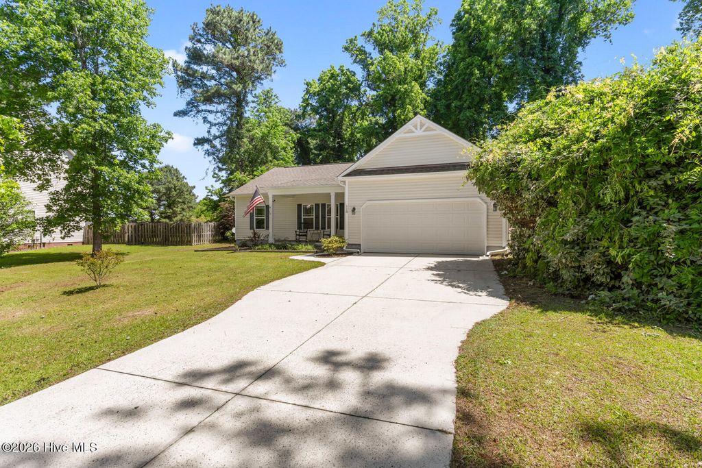 Photo of 118 Bayside Drive, Sneads Ferry, NC 28460 (MLS # 100571773)