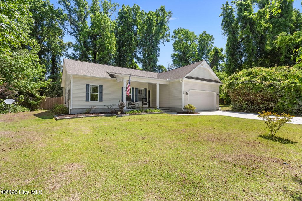 Photo of 118 Bayside Drive, Sneads Ferry, NC 28460 (MLS # 100571773)