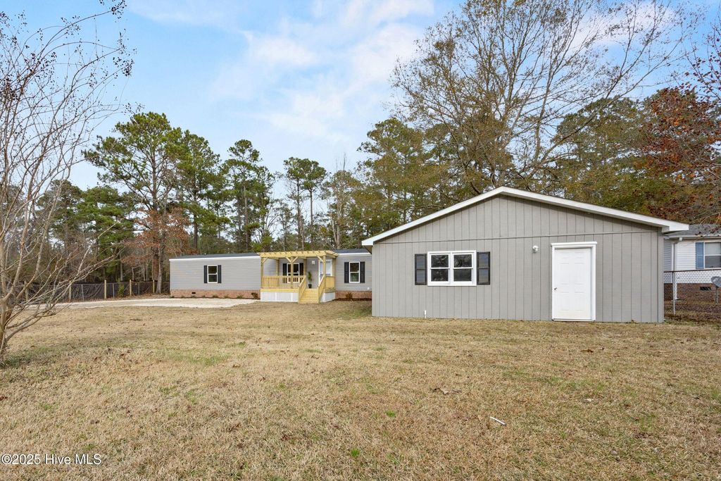 Photo of 126 Hunter Court, Rocky Point, NC 28457 (MLS # 100546833)