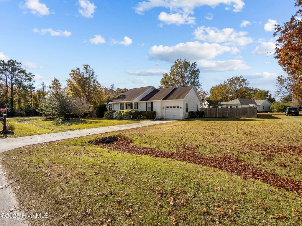 Photo of 101 Bur Oaks Boulevard, Newport, NC 28570 (MLS # 100539629)