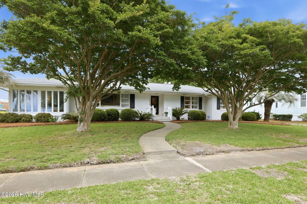 Photo of 2112 Evans Street, Morehead City, NC 28557 (MLS # 100573589)