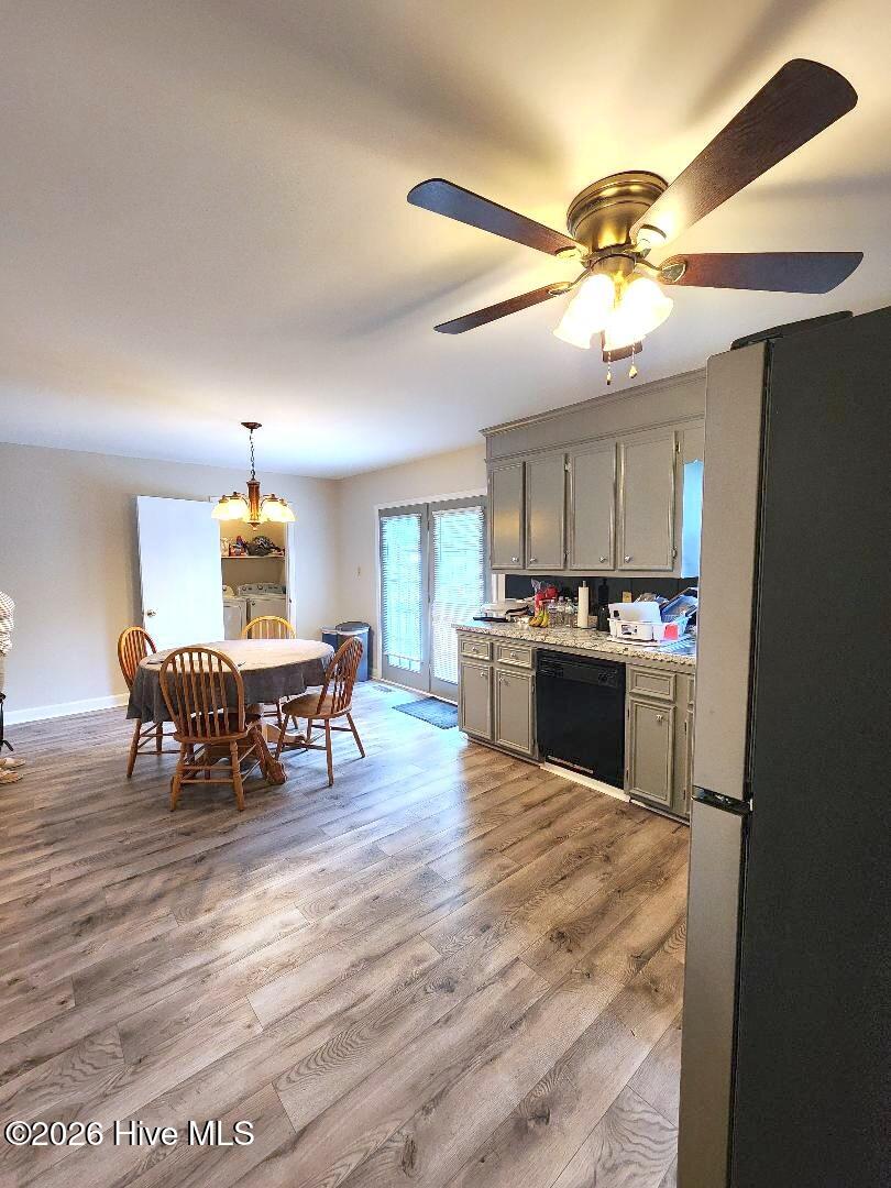 319 Oak Grove Avenue