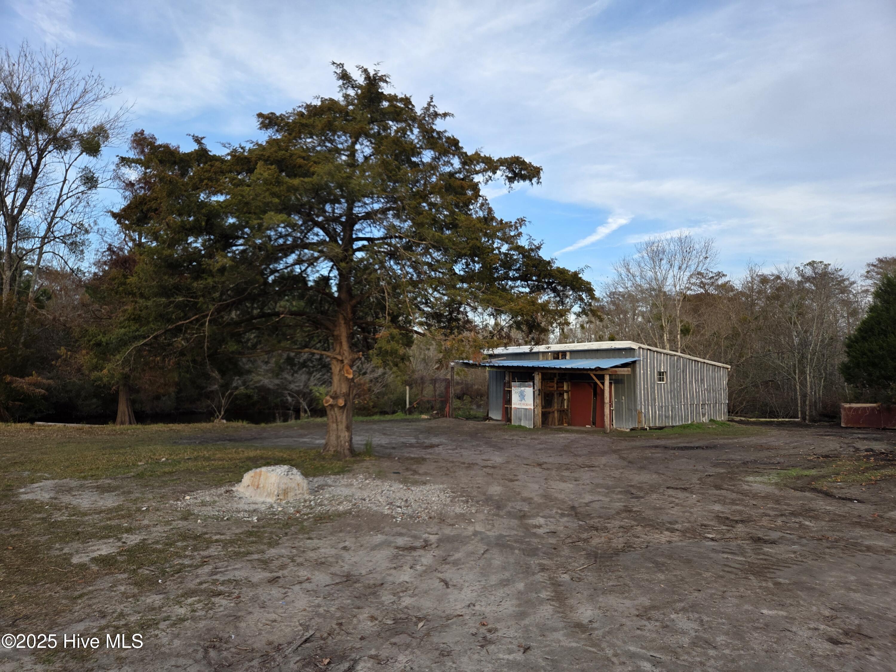 323 L1  Tr 1 E Chatham Street