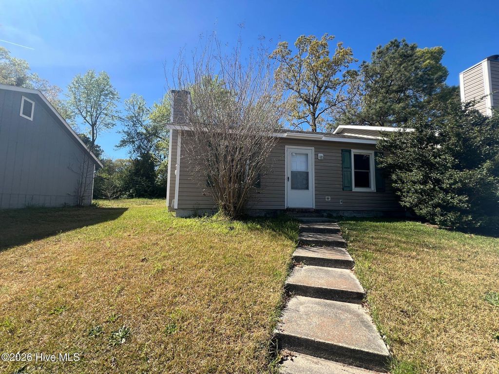 Photo of 109 Hickory Grove Drive, Jacksonville, NC 28546 (MLS # 100564783)