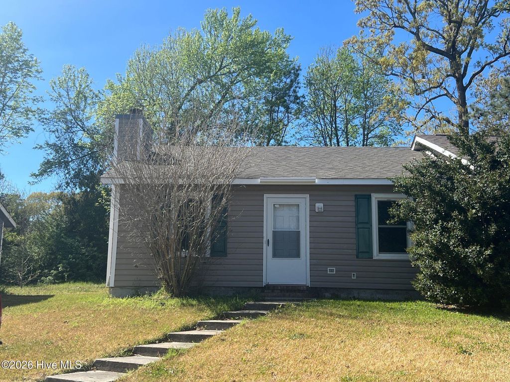 Photo of 109 Hickory Grove Drive, Jacksonville, NC 28546 (MLS # 100564783)