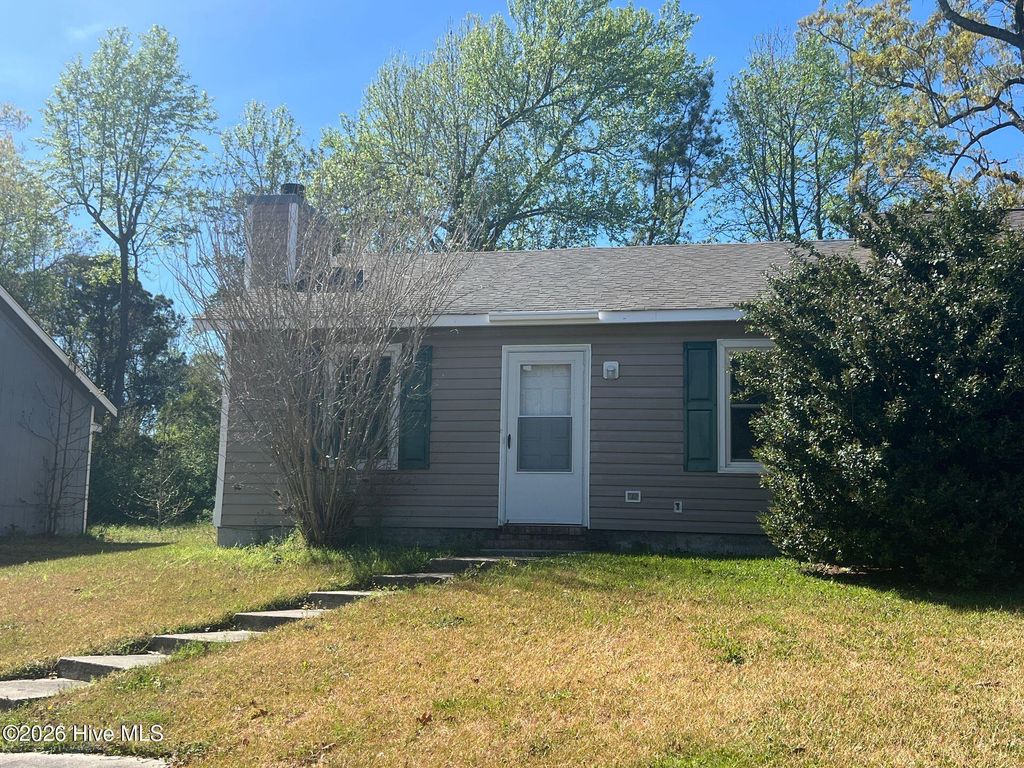 Photo of 109 Hickory Grove Drive, Jacksonville, NC 28546 (MLS # 100564783)