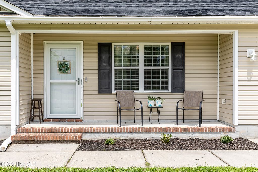 Photo of 101 Woodbury Farm Drive, Jacksonville, NC 28540 (MLS # 100562939)