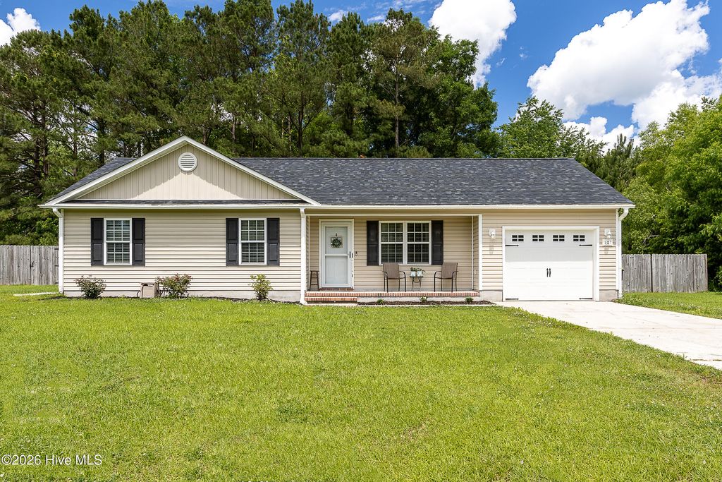 Photo of 101 Woodbury Farm Drive, Jacksonville, NC 28540 (MLS # 100562939)
