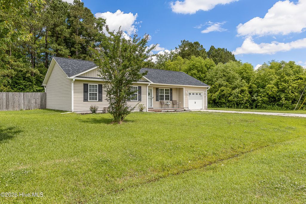 Photo of 101 Woodbury Farm Drive, Jacksonville, NC 28540 (MLS # 100562939)