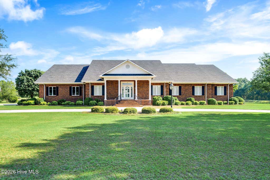Photo of 506 Lake Shore Drive, Warsaw, NC 28398 (MLS # 100598420)