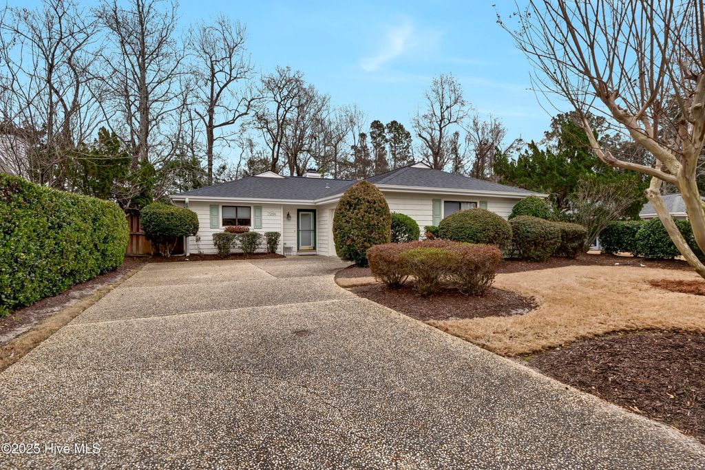 Photo of 7204 Lounsberry Court, Wilmington, NC 28405 (MLS # 100571897)
