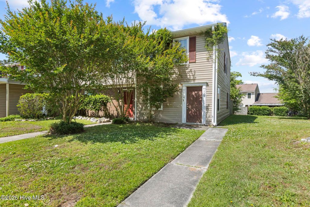 Photo of 125 Palace Circle, Jacksonville, NC 28546 (MLS # 100572526)