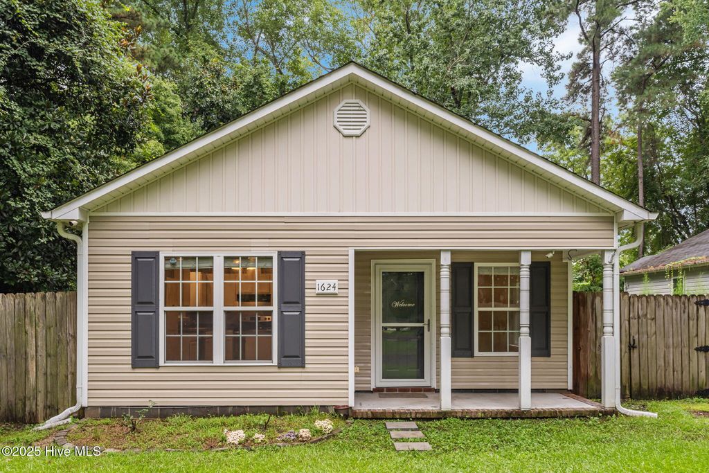 Photo of 1624 Hargett Street, Jacksonville, NC 28540 (MLS # 100522218)