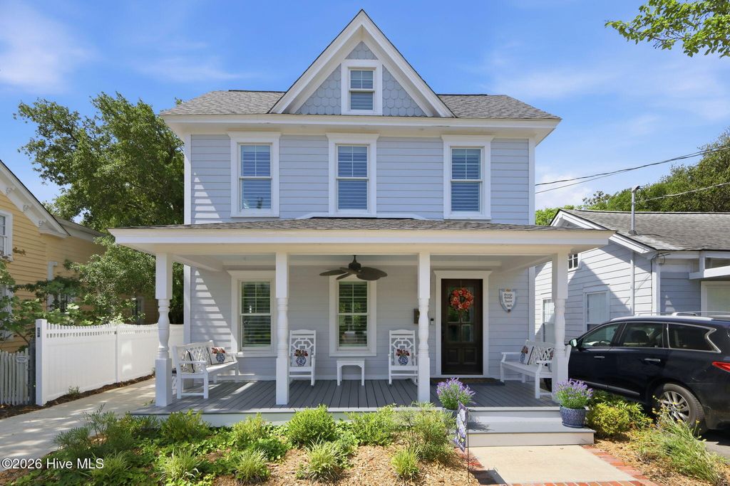 Photo of 910 Ann Street, Beaufort, NC 28516 (MLS # 100575261)