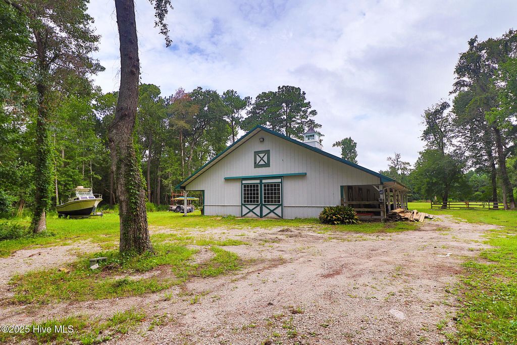 Photo of 820 Laurel Road, Beaufort, NC 28516 (MLS # 100553443)