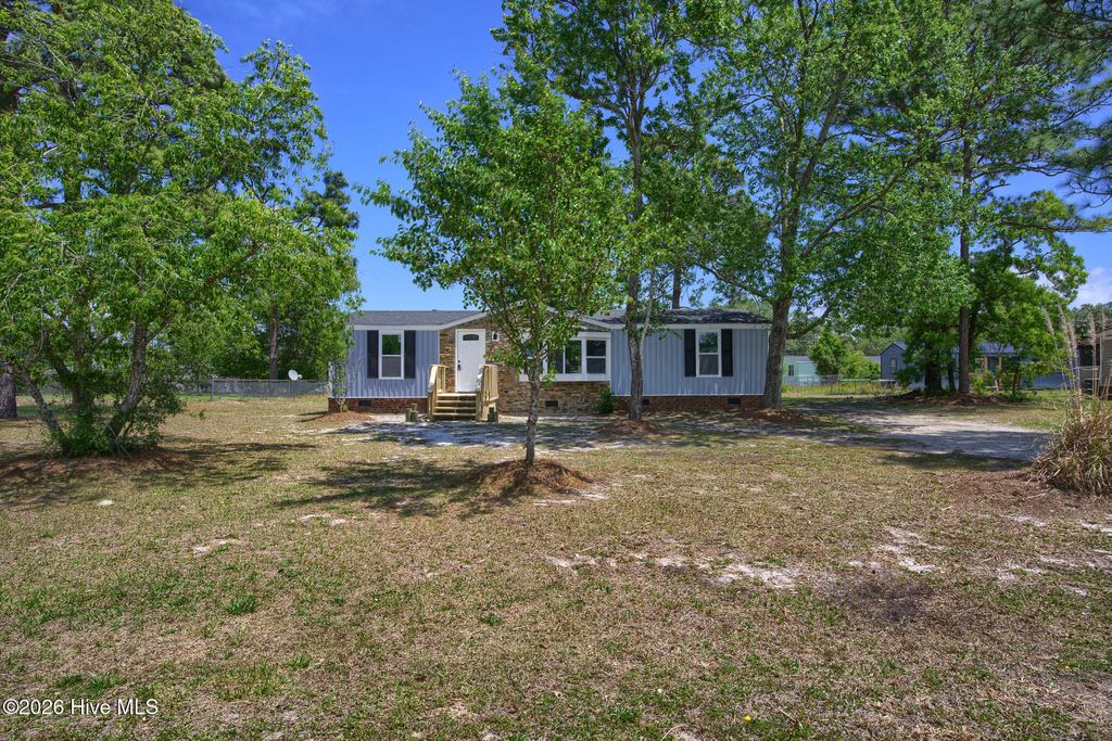 Photo of 108 N Queens Street, Hubert, NC 28539 (MLS # 100572192)