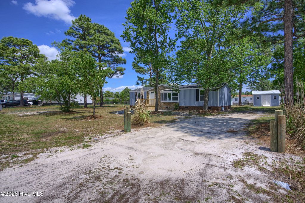 Photo of 108 N Queens Street, Hubert, NC 28539 (MLS # 100572192)
