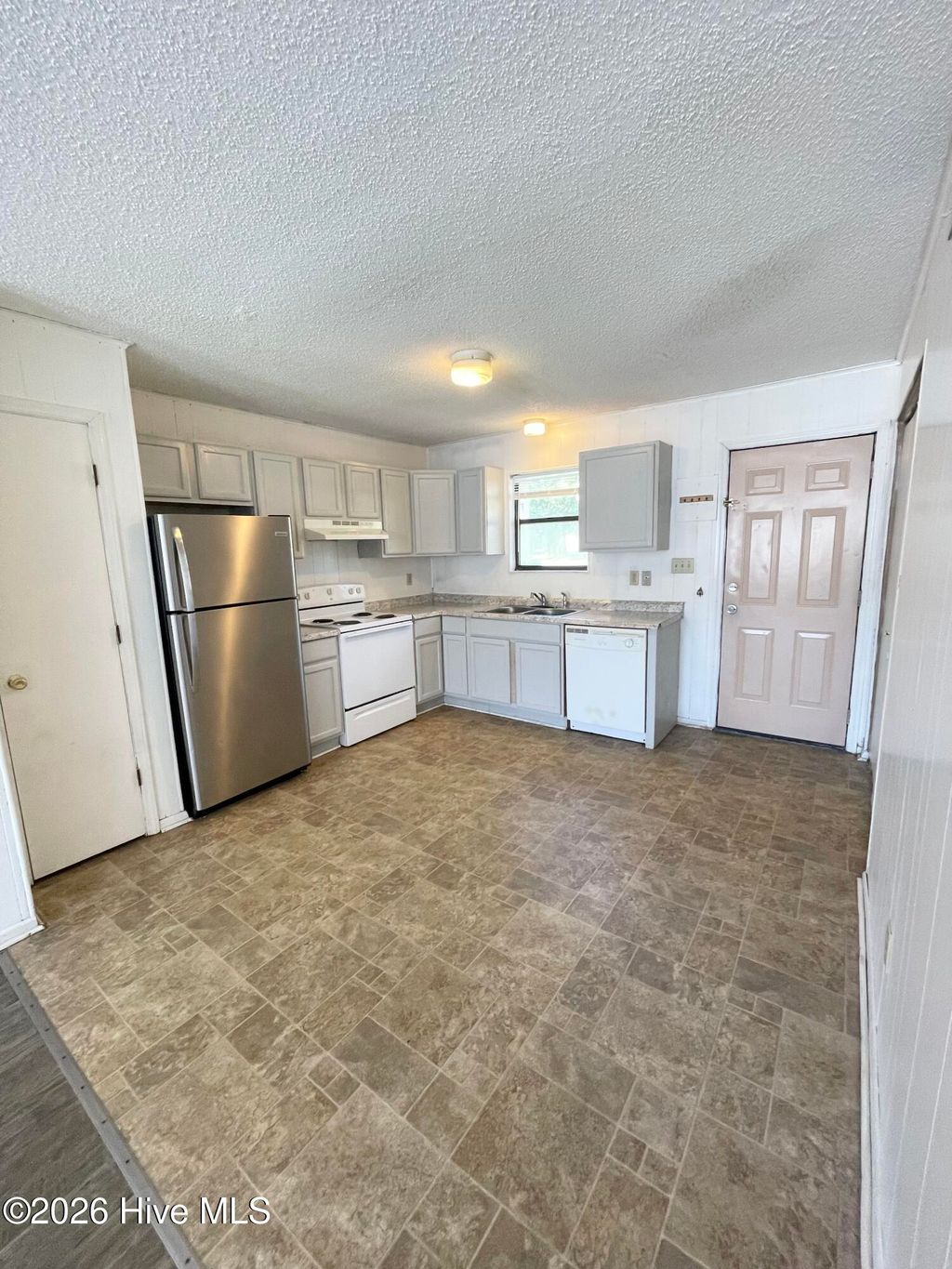 Photo of 102 Ravenwood Drive #B, Jacksonville, NC 28546 (MLS # 100561508)