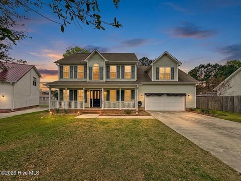 Homes For Sale - 120 Birdie Court<br/> Jacksonville, NC 28540