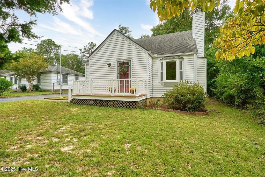 Photo of 240 E Ohio Avenue, Southern Pines, NC 28387 (MLS # 100526483)