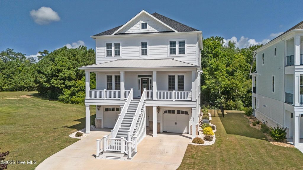 Photo of 220 Colleton Square, Newport, NC 28570 (MLS # 100513741)