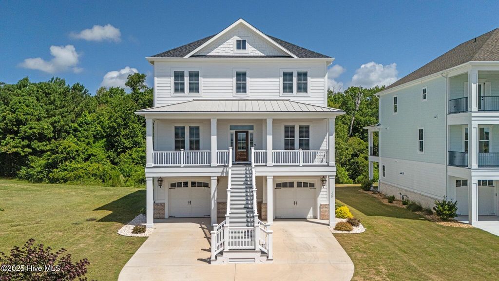 Photo of 220 Colleton Square, Newport, NC 28570 (MLS # 100513741)