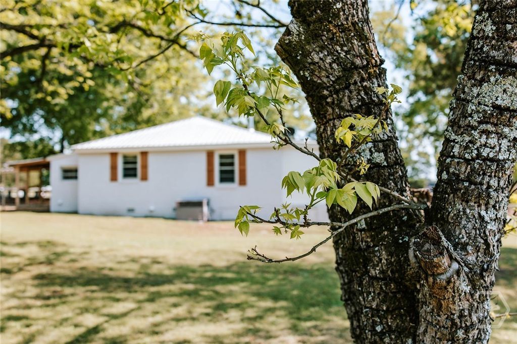 Photo of 52 Clark Circle, Lexington, GA 30648 (MLS # CL353435)