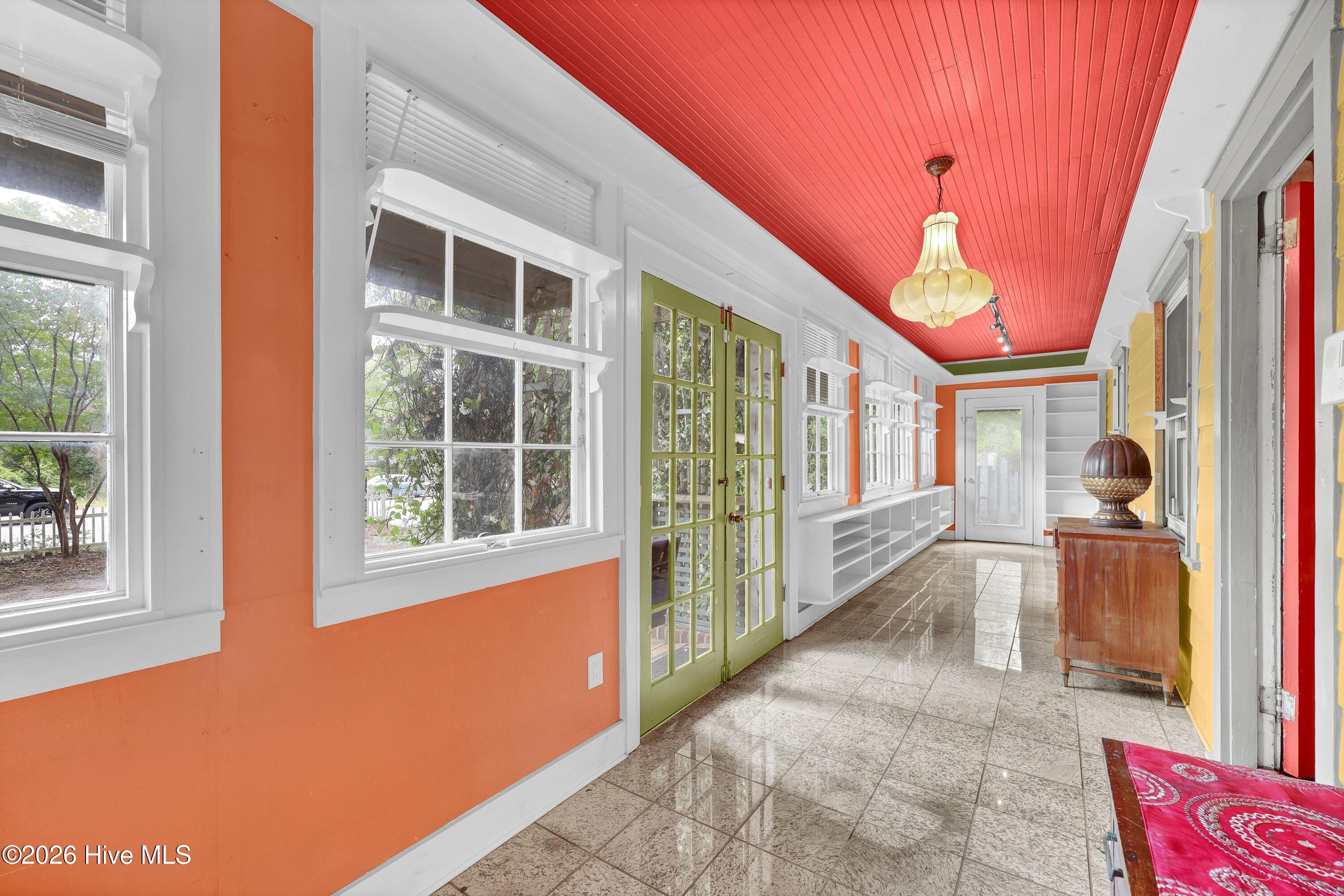 4911 Oleander Drive