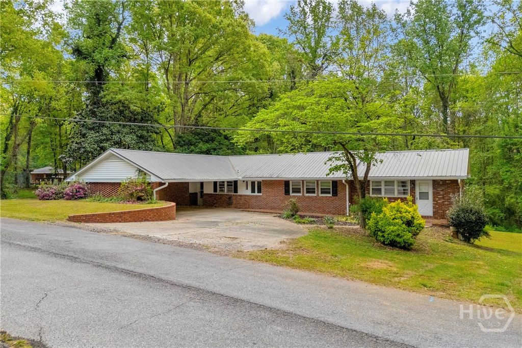 Photo of 231 Honeysuckle Drive, Commerce, GA 30529 (MLS # CL353932)