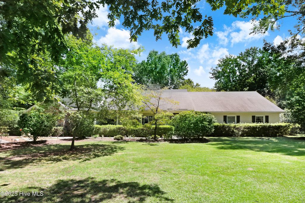 Photo of 1601 Cambridge Drive, Kinston, NC 28504 (MLS # 100526325)