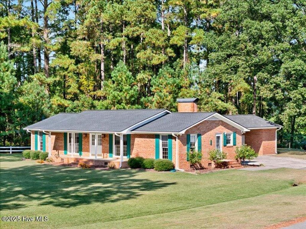 Photo of 293 White Pine Road, Lake Waccamaw, NC 28450 (MLS # 100533045)
