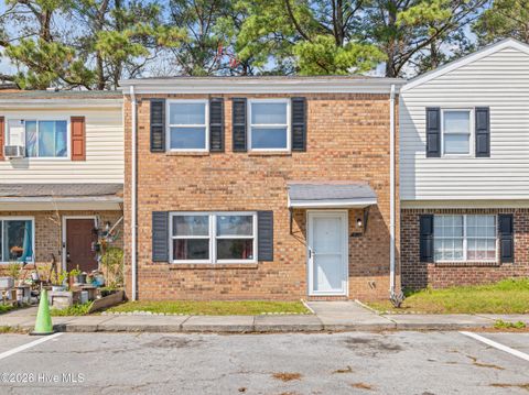 Photo of 416 Myrtlewood Circle, Jacksonville, NC 28546 (MLS # 100560419)