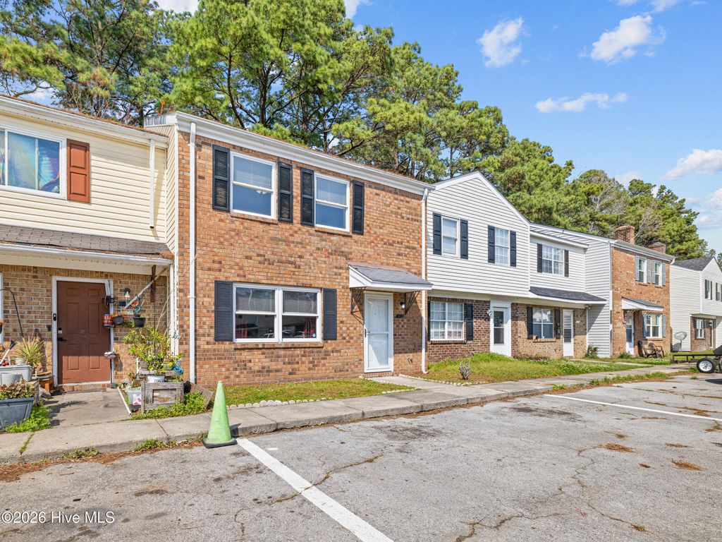 Photo of 416 Myrtlewood Circle, Jacksonville, NC 28546 (MLS # 100560419)