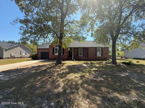 Homes For Sale - 162 E Twelve Oaks Road<br/> Raeford, NC 28376