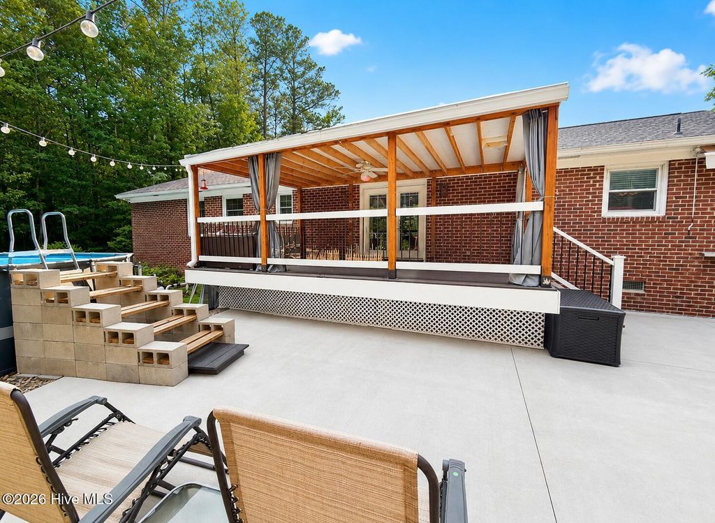 Photo of 305 Lakeview Avenue, Lake Waccamaw, NC (MLS # 100572696)