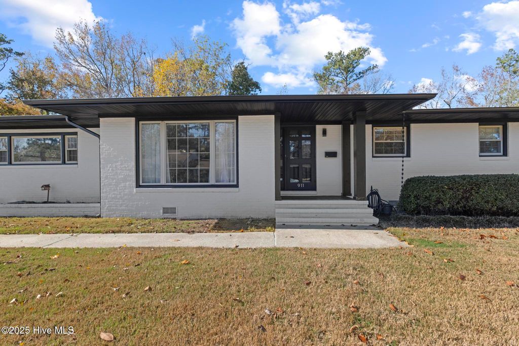 Photo of 911 Vernon Drive, Jacksonville, NC 28540 (MLS # 100540981)