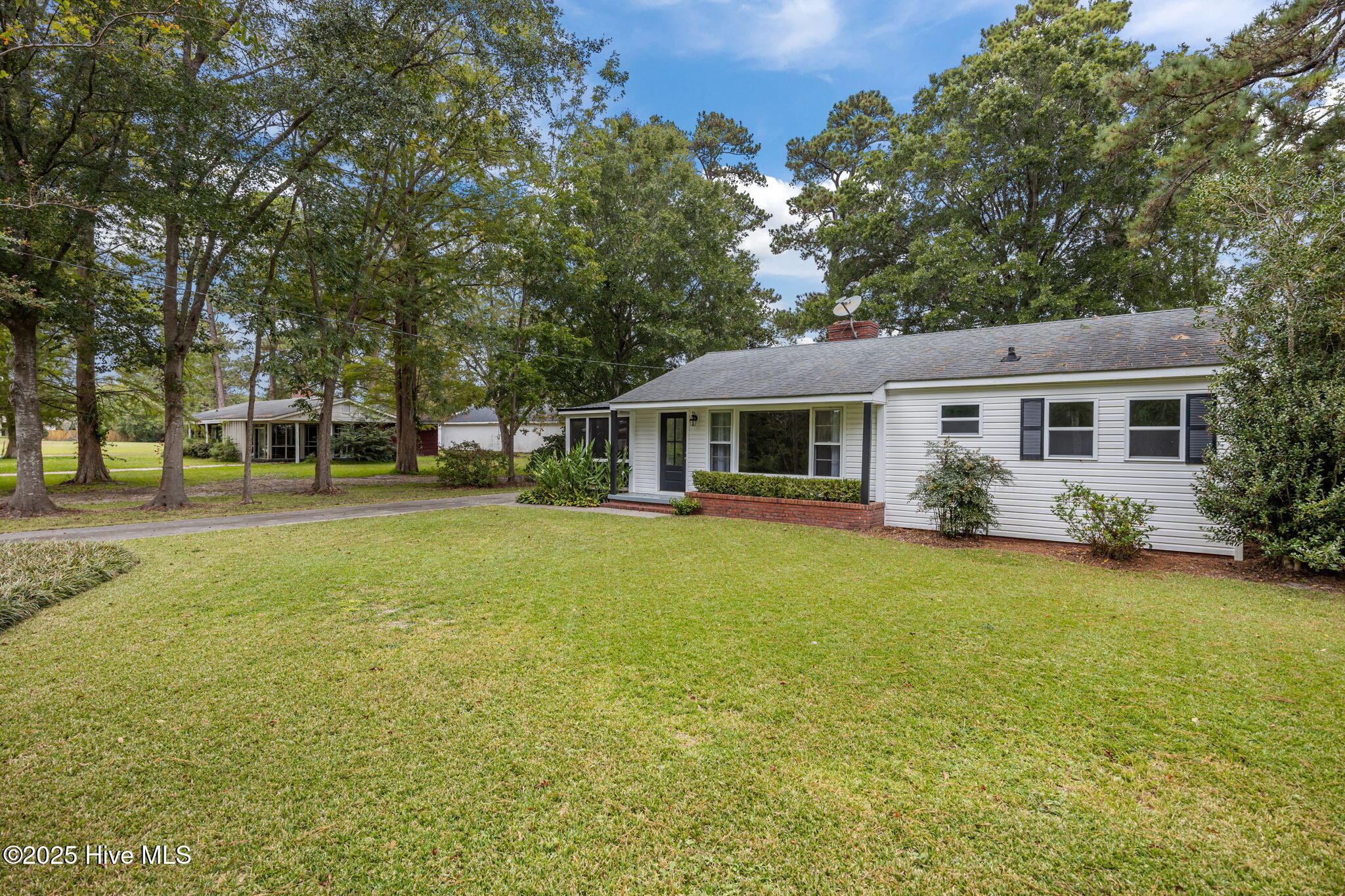 105 W Lakeview Drive