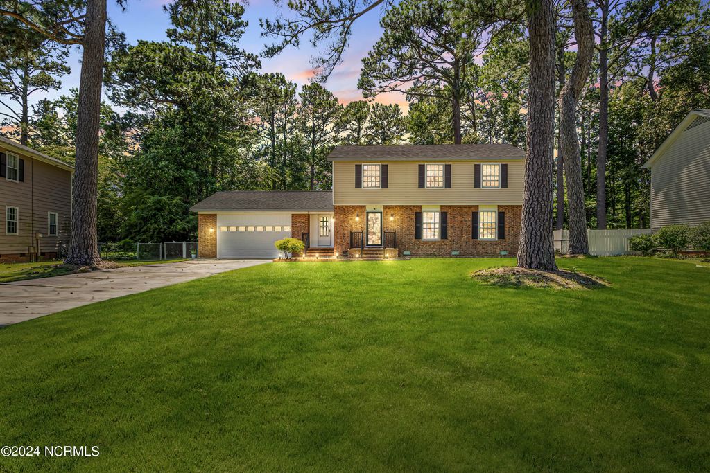 Photo of 215 Nottingham Road, Jacksonville, NC 28546 (MLS # 100448019)