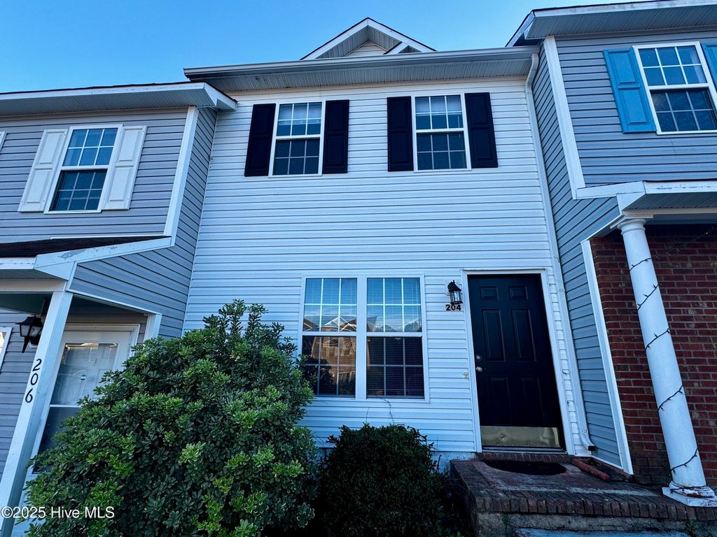 Photo of 204 Meadowbrook Lane, Jacksonville, NC 28546 (MLS # 100544937)