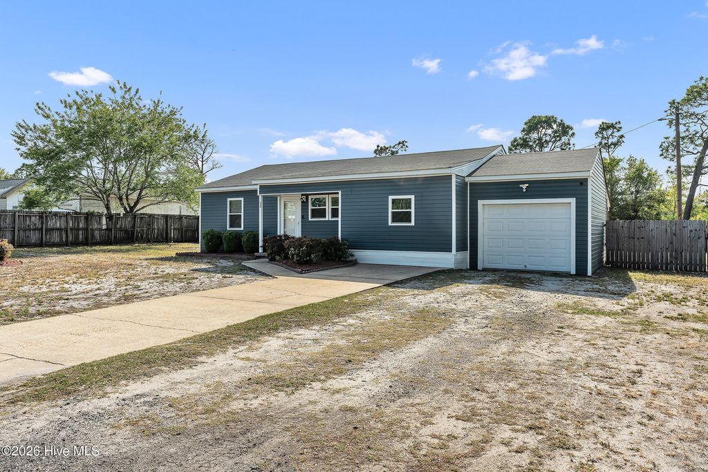 Photo of 33 Riegel Drive, Hubert, NC 28539 (MLS # 100567424)