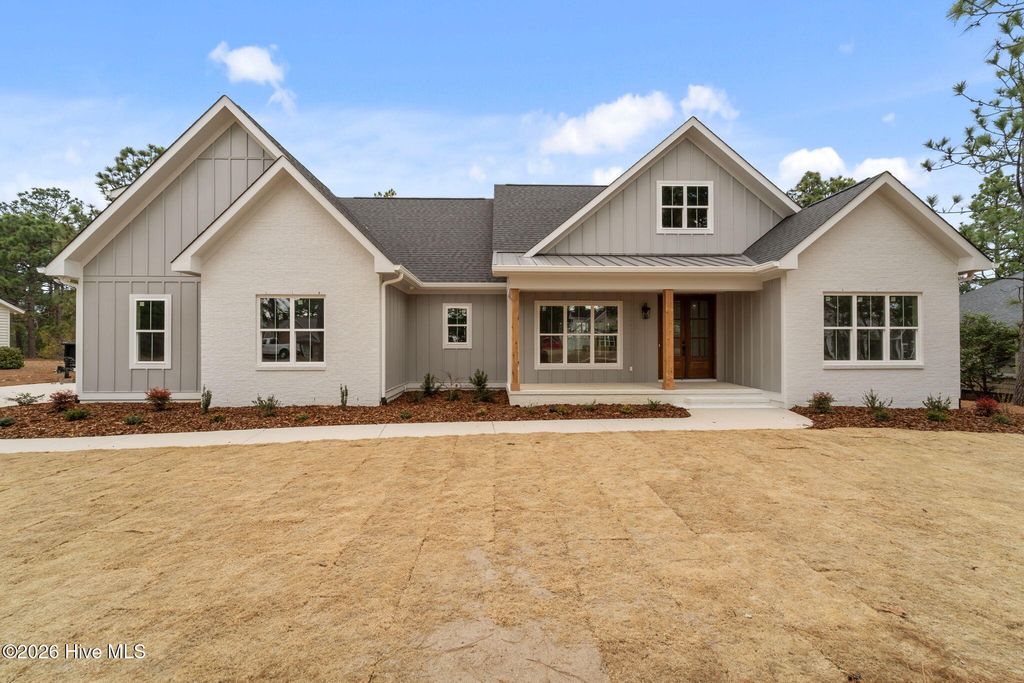 Photo of 204 Longleaf Drive, West End, NC 27376 (MLS # 100551023)