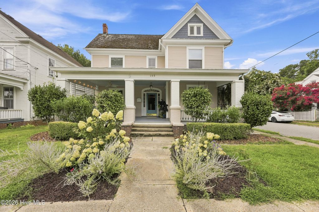 Photo of 813 W Main Street, Elizabeth City, NC 27909 (MLS # 100590463)